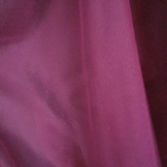 Vera Wang burgundy evening gown - Picture 7 of 8